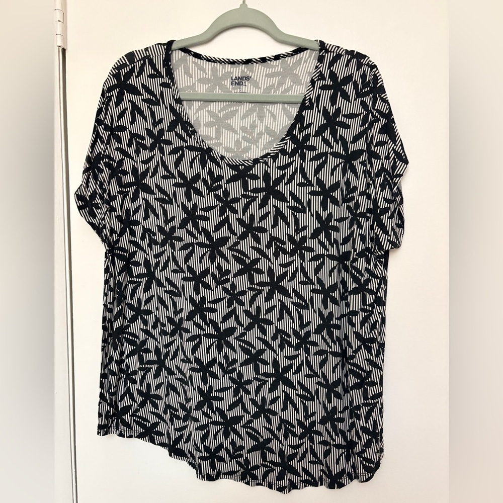 Lands' End Black and White Short Sleeve Scoop Neck Top
